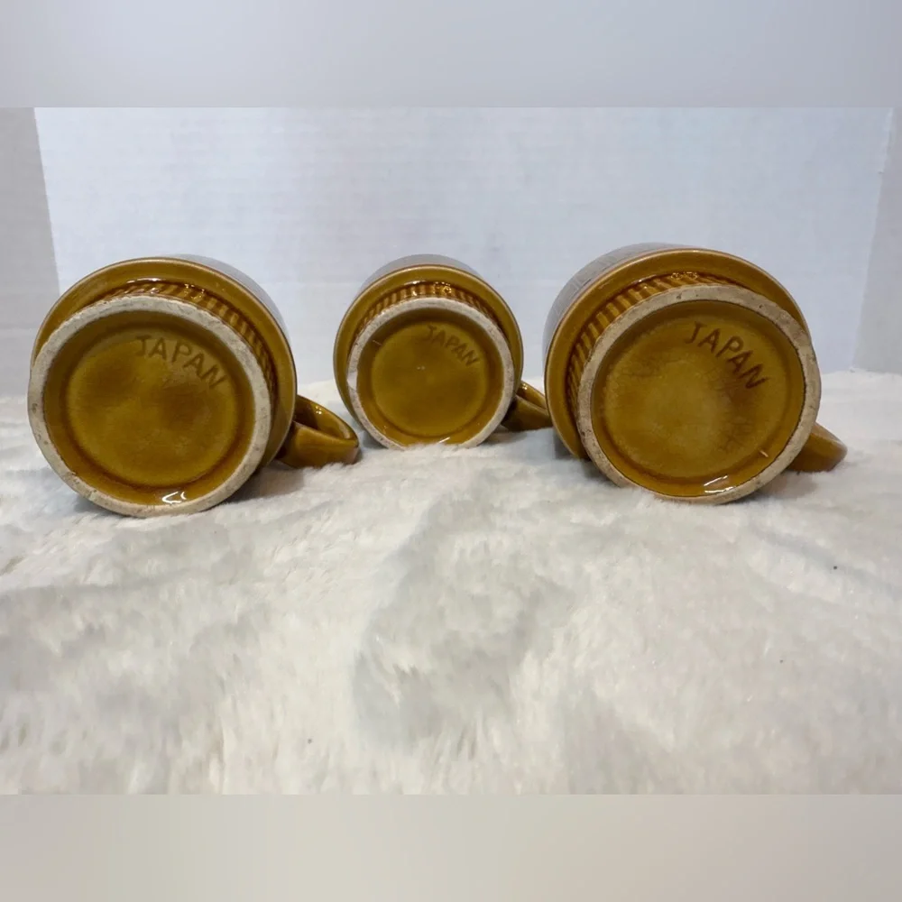 Vintage set of 3 stackable gold & brown pattern ceramic coffee mugs